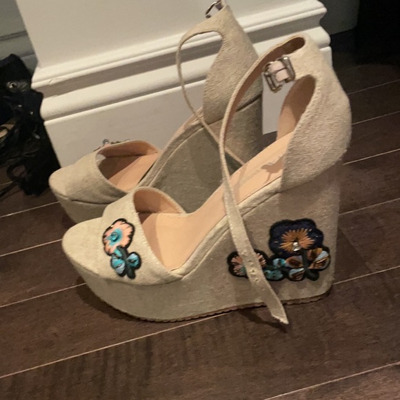 Beige wedges - Picture 2 of 2